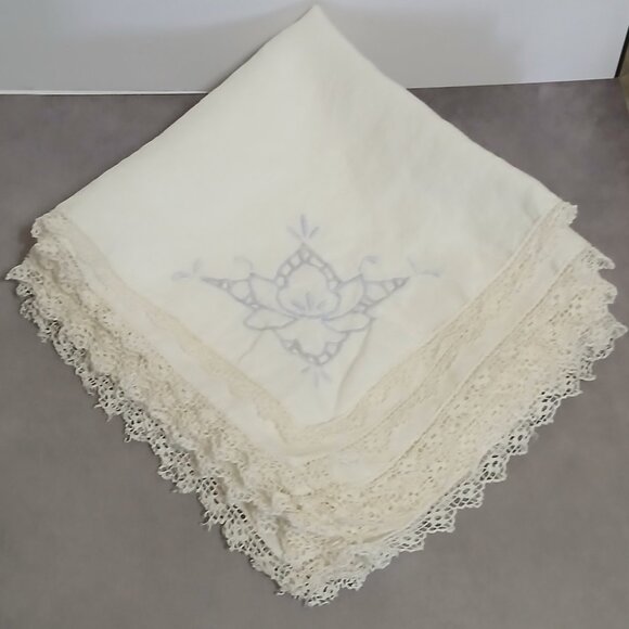 Set of 4 Vintage Linen Napkins-Flowers w/Crocheted Lace Trim - Picture 1 of 4
